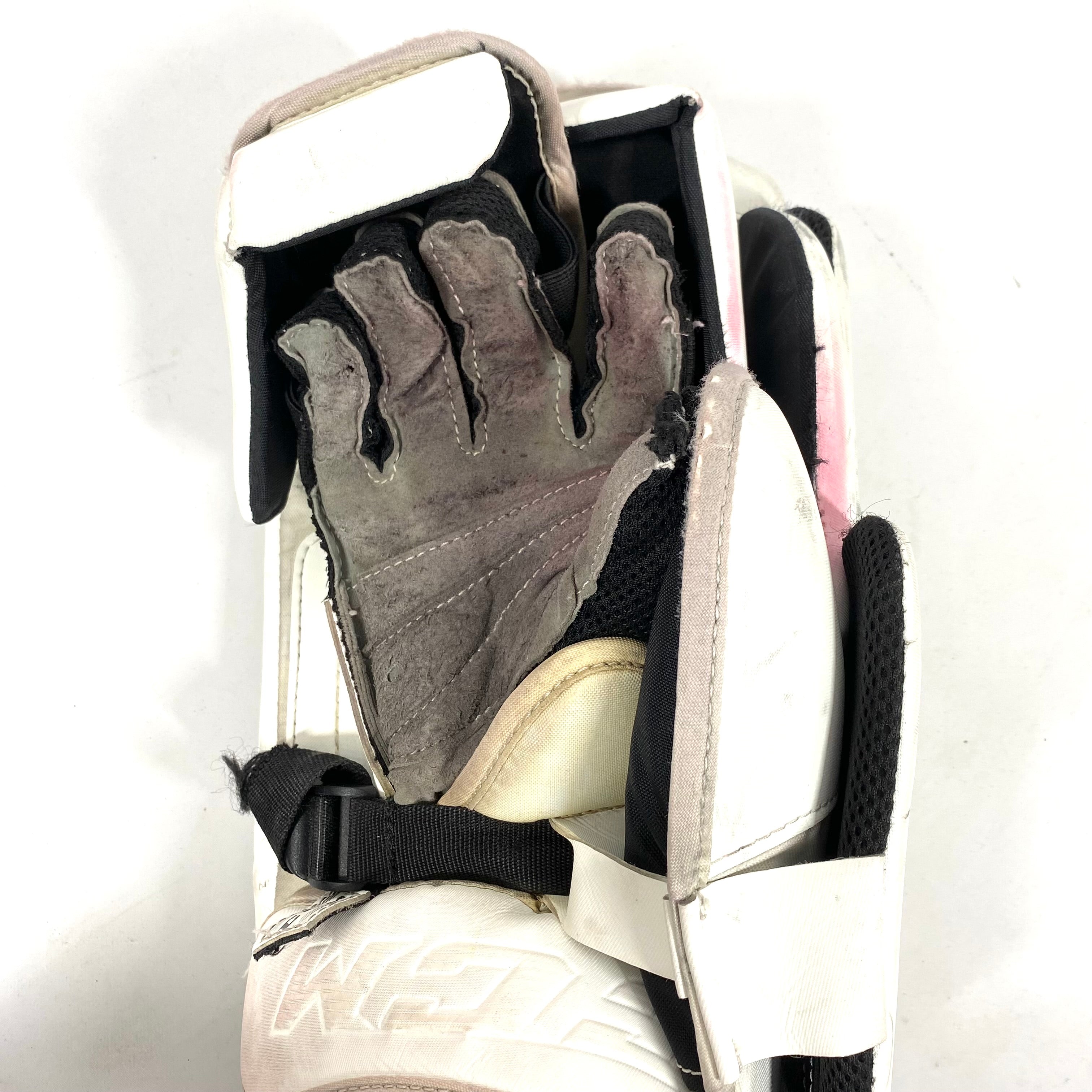 CCM Extreme Flex 5.9 - Used Goalie Blocker (White)